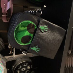 Peeking Alien Crossbody Pouch Green
